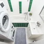 Elegant 2 - Bedroom With Balcony And Parking Apartmán