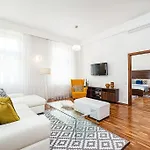 Elegant 2 - Bedroom With Balcony And Parking Apartman Prága