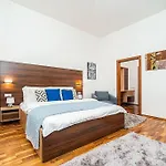 Elegant 2 - Bedroom With Balcony And Parking * Praha