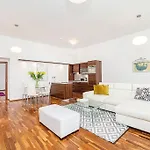 Apartment Elegant 2 - Bedroom With Balcony And Parking Prague