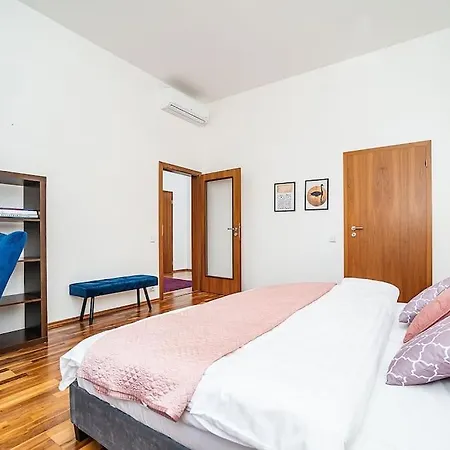 Elegant 2 - Bedroom With Balcony And Parking Appartement Prague