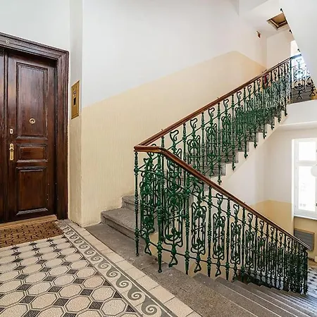 아파트 Elegant 2 - Bedroom With Balcony And Parking *