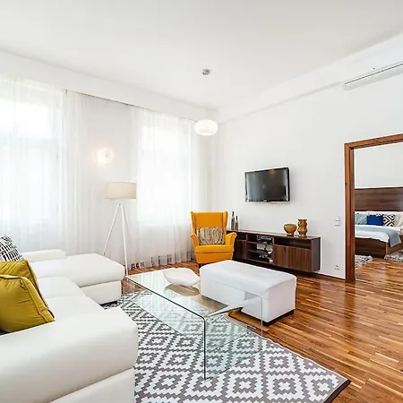 Elegant 2 - Bedroom With Balcony And Parking Appartement Prague