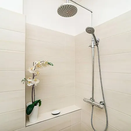 Elegant 2 - Bedroom With Balcony And Parking * Prague
