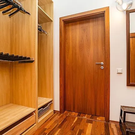 Appartement Elegant 2 - Bedroom With Balcony And Parking