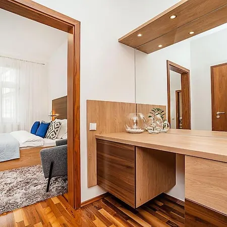 Elegant 2 - Bedroom With Balcony And Parking Appartement *