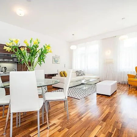 Elegant 2 - Bedroom With Balcony And Parking Appartement Prague