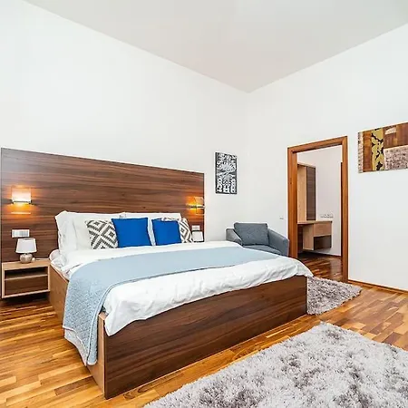 Elegant 2 - Bedroom With Balcony And Parking * 프라하