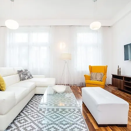 Elegant 2 - Bedroom With Balcony And Parking Appartement Prague
