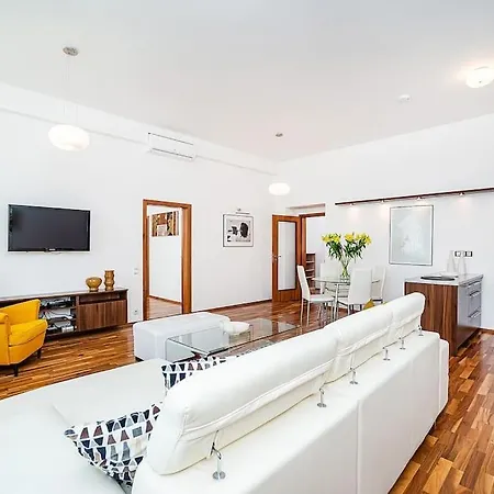 Elegant 2 - Bedroom With Balcony And Parking *