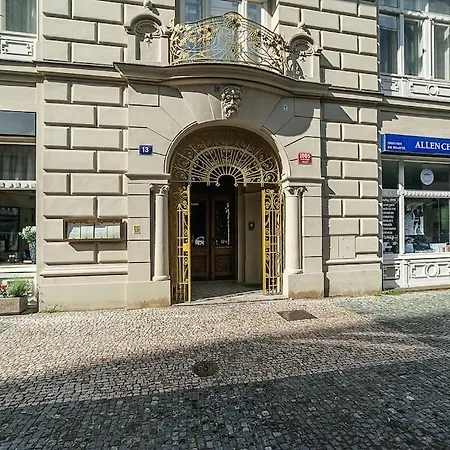 Apartmán Elegant 2 - Bedroom With Balcony And Parking