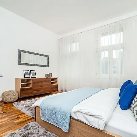 Elegant 2 - Bedroom With Balcony And Parking 公寓 *