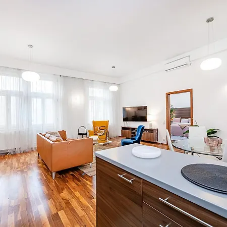 Elegant 2 - Bedroom With Balcony And Parking Appartement Prague