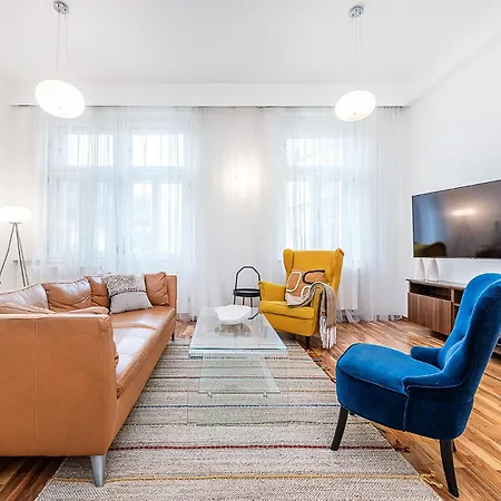 Elegant 2 - Bedroom With Balcony And Parking *