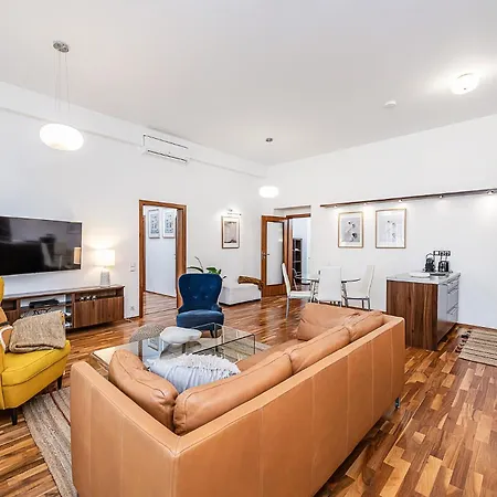Appartement Elegant 2 - Bedroom With Balcony And Parking