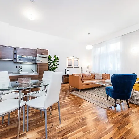 Elegant 2 - Bedroom With Balcony And Parking *