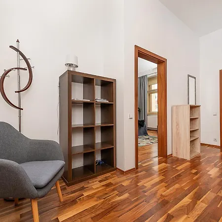 Elegant 2 - Bedroom With Balcony And Parking Appartement