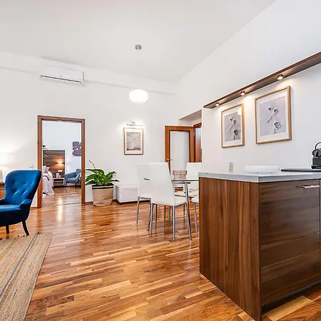 Appartement Elegant 2 - Bedroom With Balcony And Parking *
