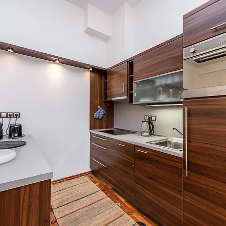 Elegant 2 - Bedroom With Balcony And Parking * Prague