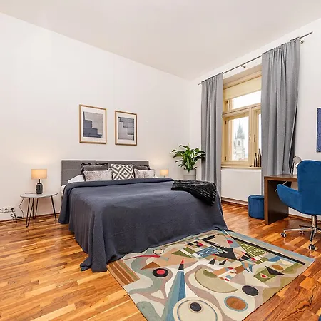 Elegant 2 - Bedroom With Balcony And Parking Appartement