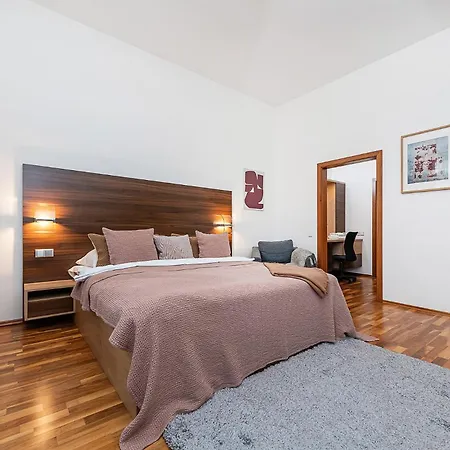Elegant 2 - Bedroom With Balcony And Parking *