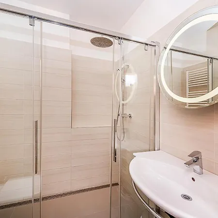 Elegant 2 - Bedroom With Balcony And Parking Appartement