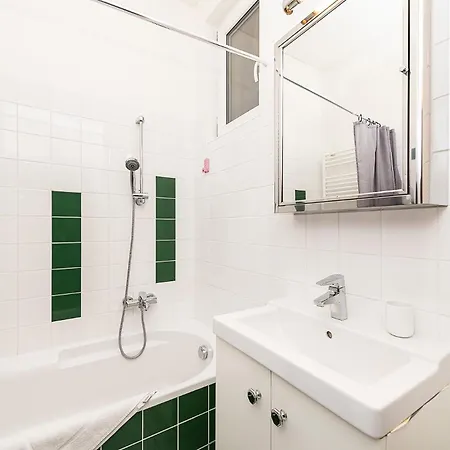 Elegant 2 - Bedroom With Balcony And Parking Appartement *