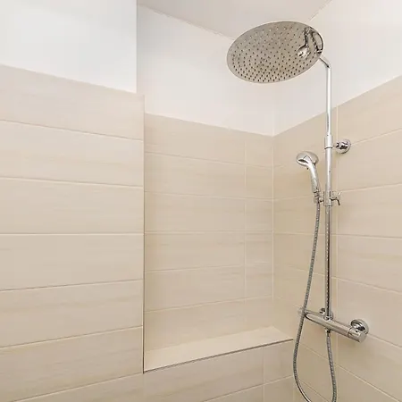 Elegant 2 - Bedroom With Balcony And Parking Appartement Prague