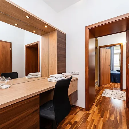 Elegant 2 - Bedroom With Balcony And Parking *
