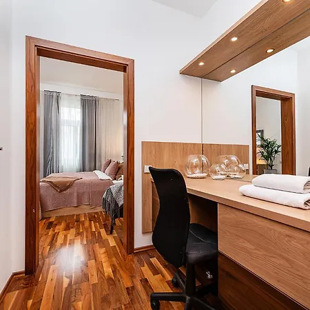 Appartement Elegant 2 - Bedroom With Balcony And Parking *