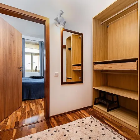 Elegant 2 - Bedroom With Balcony And Parking *
