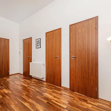 Elegant 2 - Bedroom With Balcony And Parking Appartement *