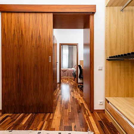 Elegant 2 - Bedroom With Balcony And Parking Appartement