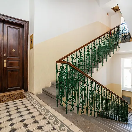 Elegant 2 - Bedroom With Balcony And Parking Appartement Prague
