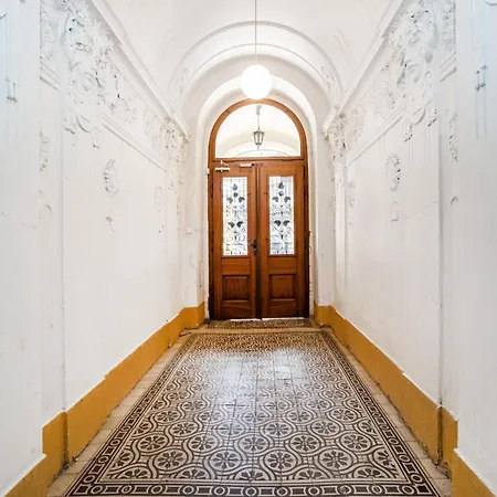 Elegant 2 - Bedroom With Balcony And Parking Appartement