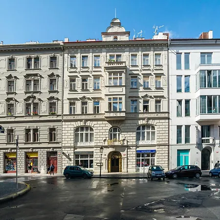 Elegant 2 - Bedroom With Balcony And Parking Appartement